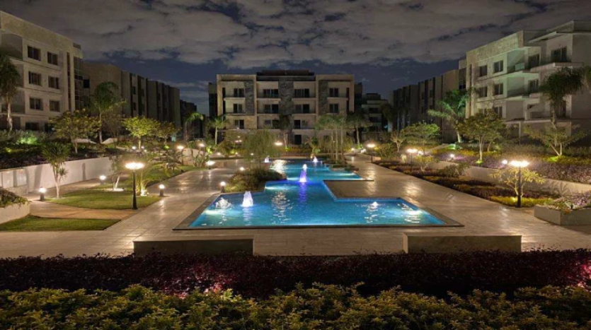 بنتهاوس للبيع 200م + 84م في كمبوند جاليريا مون فالي التجمع الخامس Galleria Moon Valley