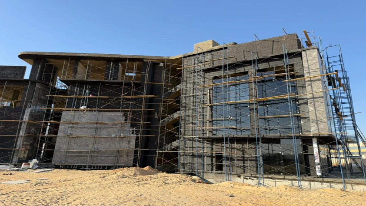 مكتب اداري للبيع دور أول مساحة 100م كمبوند ايفر ويست 6 أكتوبر Compound Ever West 6 October