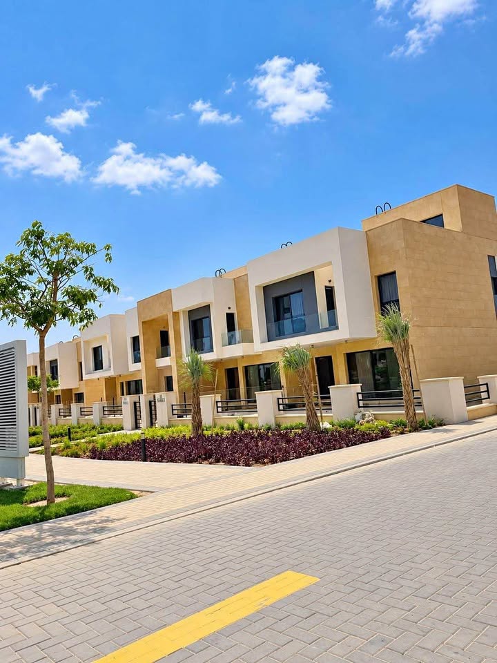 فيلا دوبلكس 208م للبيع بحديقة خاصة في كمبوند زيد ايست التجمع الخامس Zed East New cairo
