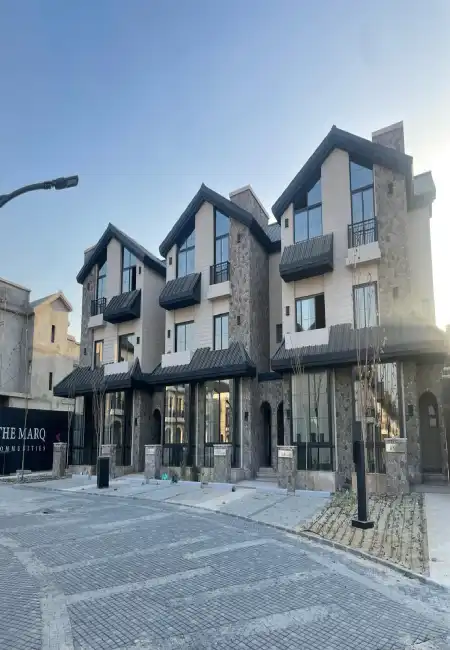 توين هاوس للبيع 270متر استلام فورى فى كمبوند مارك جاردنز التجمع الخامس