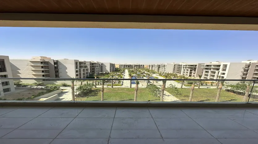 شقة للبيع استلام فورى و متشطبة بالكامل فى كمبوند ادريس ايست التجمع الخامس