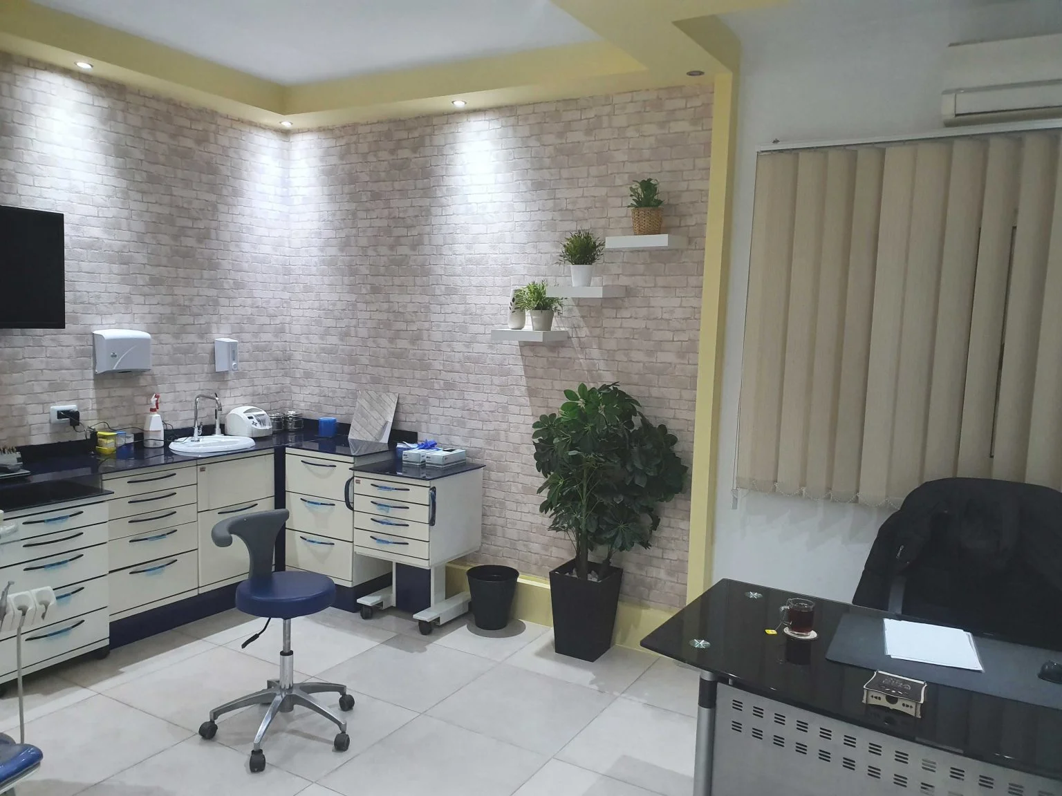 عيادة للبيع 40م في مول رافتس بيزنس ديستريكت rafts business district New zayed