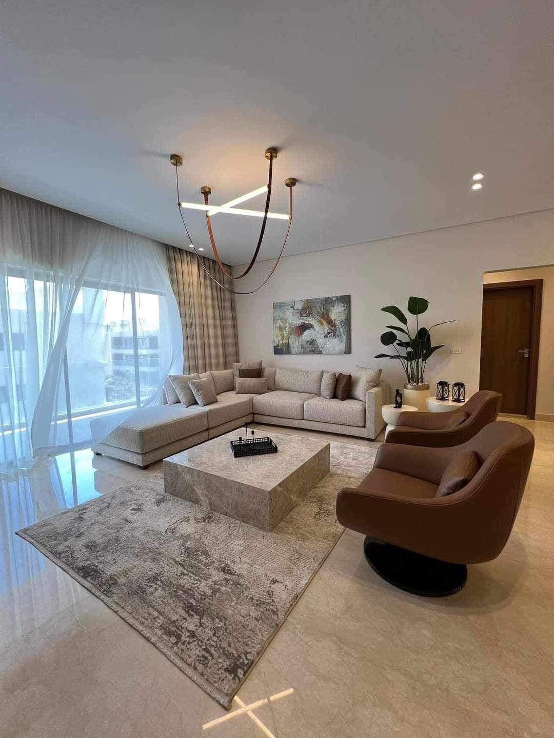 شقة 182م بجاردن 180م للبيع بكمبوند البروج مدينة الشروق استلام فوري