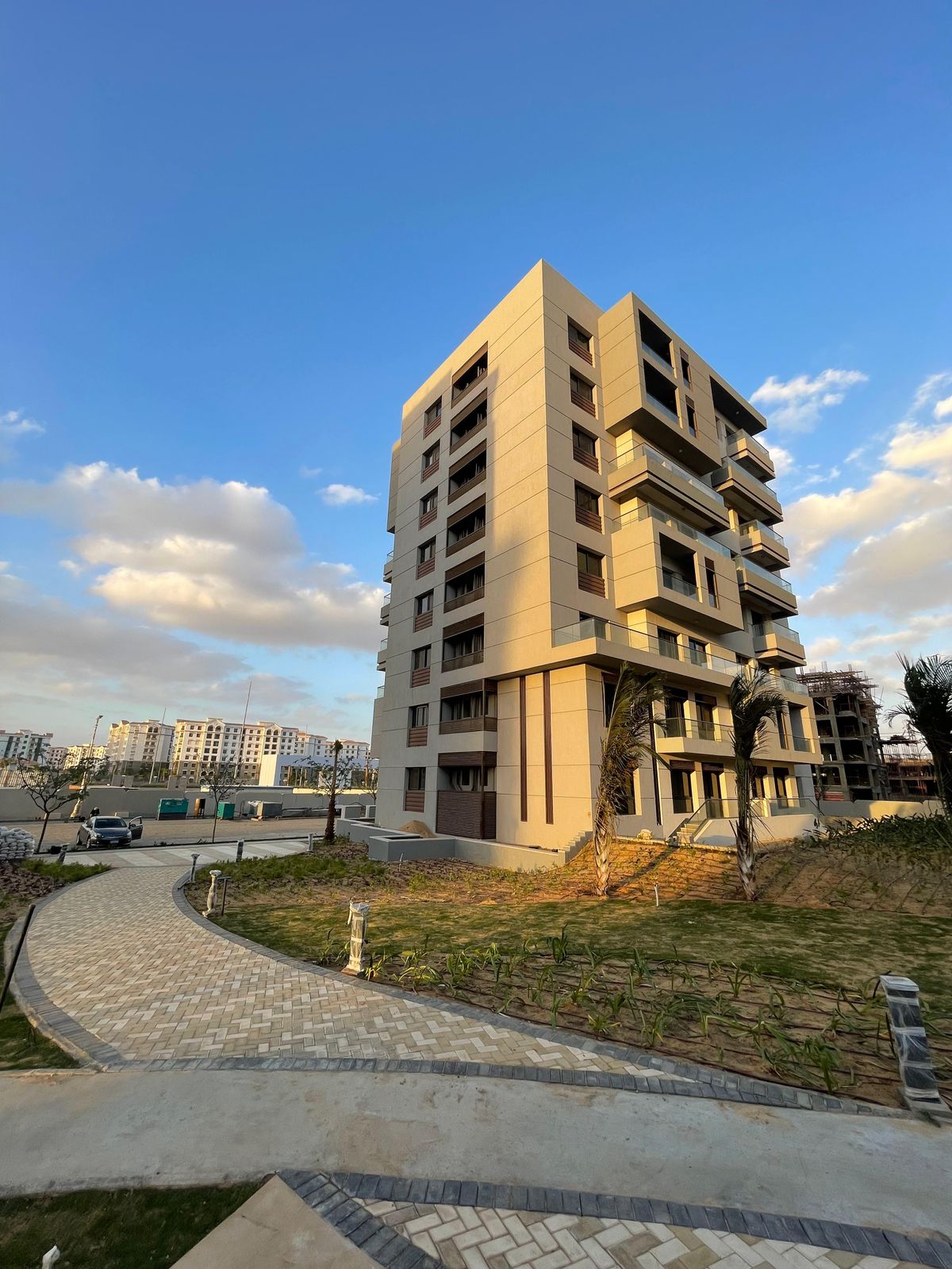 شقة للبيع 71م في كمبوند بلو فيرت العاصمة الادارية