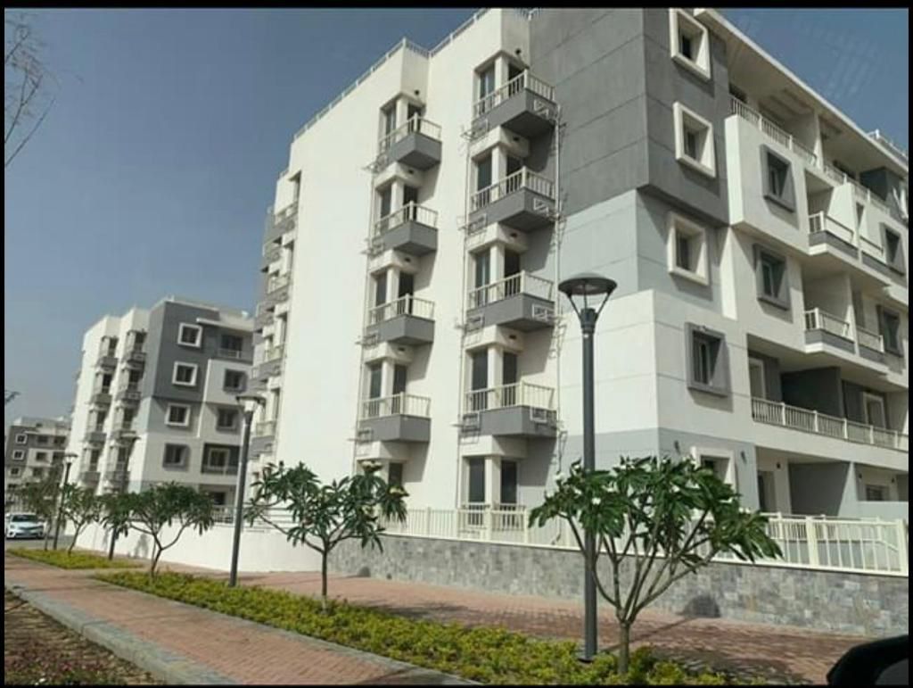 شقة 150متر للبيع في كمبوند جايد امام الرحاب Jayd New Cairo