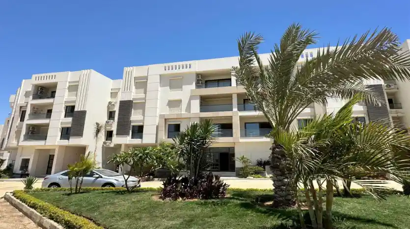 شقة للبيع 3 غرف استلام فورى و متشطبة فى الجار شيراتون بالتقسيط