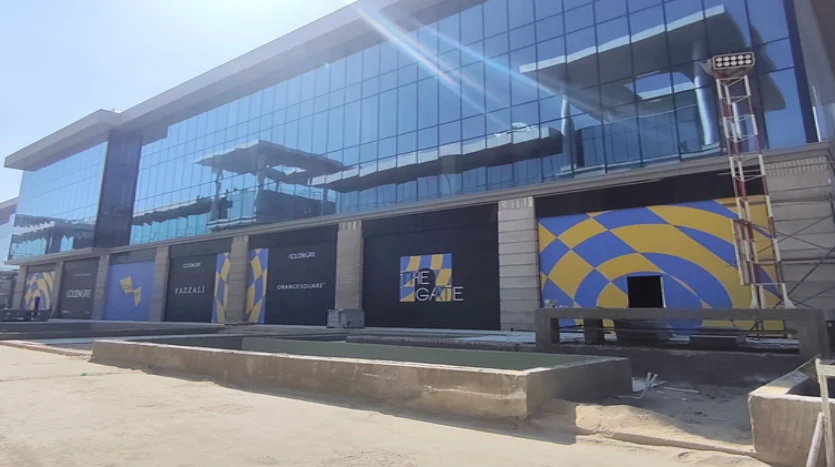 محل للبيع فى جولدن جيت التجمع الخامس على شارع التسعين الجنوبي و بالتقسيط