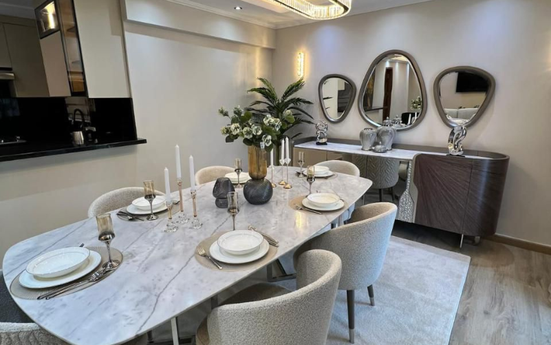 شقة 221م للبيع متشطبة بالفرش والاجهزة علي أول شارع التسعين الجنوبي