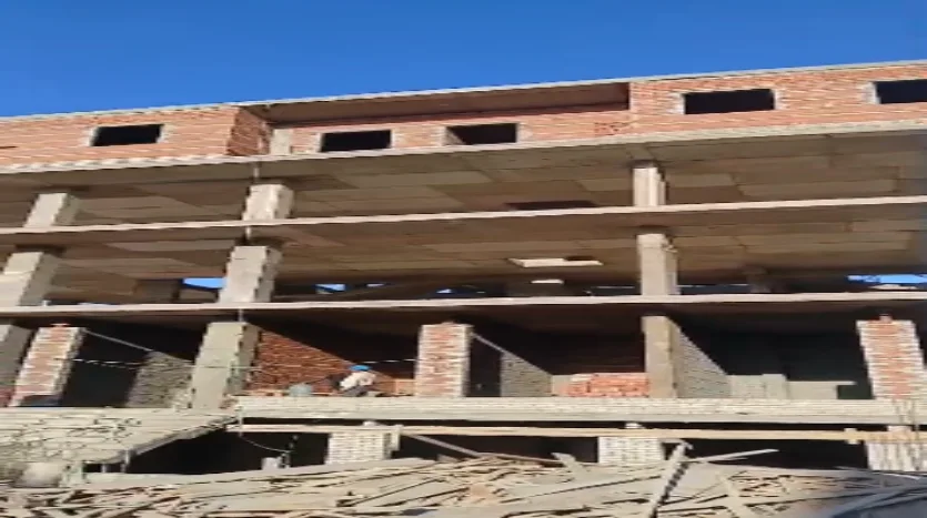 عيادة للبيع 59متر استلام فورى بالتفسيط فى مول بلس العبور