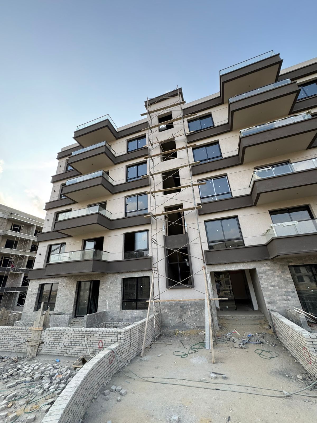 شقة للبيع 185م + 72م جاردن في كمبوند دي جويا الشيخ زايد De Joya Residence