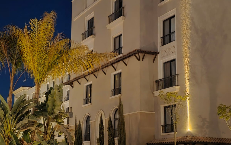 شقة 203م للبيع في كمبوند فيلدج ويست بفيو مميز جداً