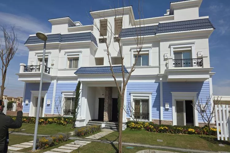 فيلا مستقلة للبيع في كمبوند جراند فاليز ماونتن فيو العاصمة الادارية