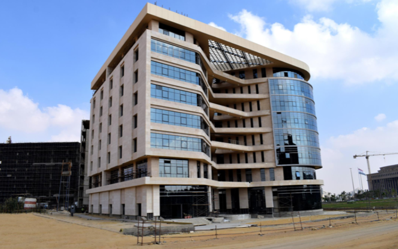 مكتب اداري للبيع 124م استلام فوري في The Central 5 New Capital