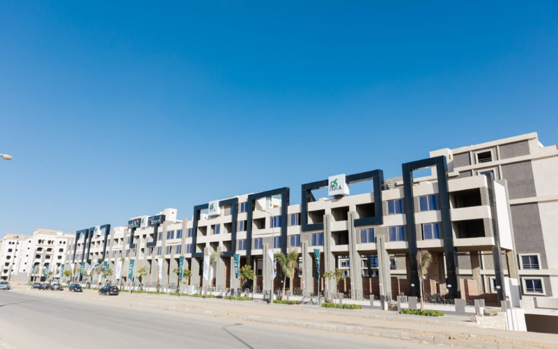 محل للبيع استلام فوري 43م + 47م مساحة اضافية في مول ايزولا حدائق أكتوبر Compound Isola October
