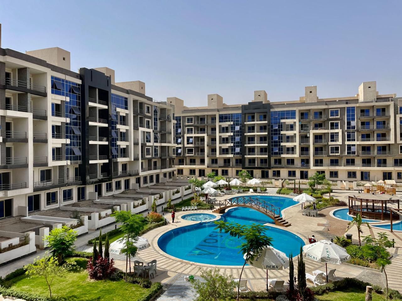 محل للبيع 65م بمساحة خارجية 55 متر في مشروع ايزولا القاهرة الجديدة Isola New Cairo