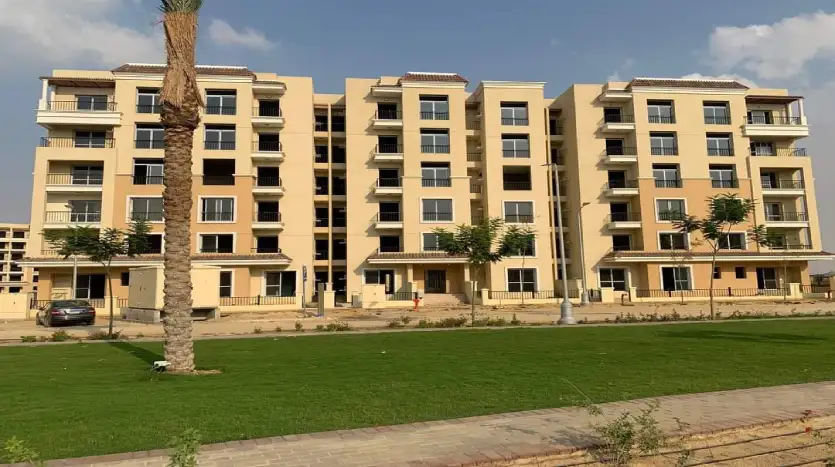 شقة للبيع 130متر فى كمبوند سراي على طريق السويس بالتقسيط على 12 سنة